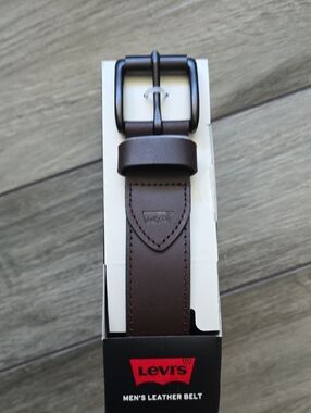 Levi's Men's Dark Brown Leather Belt with Matte Black Buckle (LARGE: 38-40)